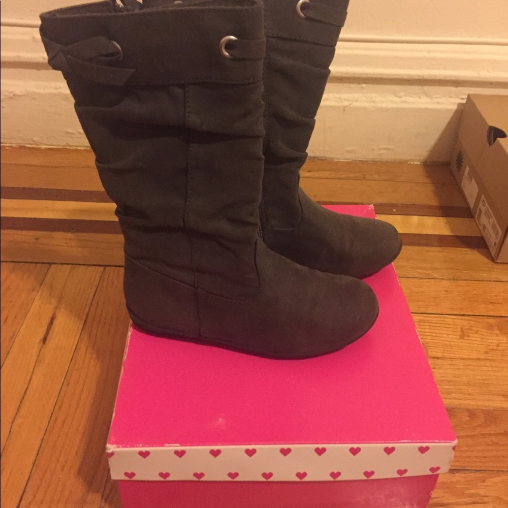 Gray boots size 10 toddler